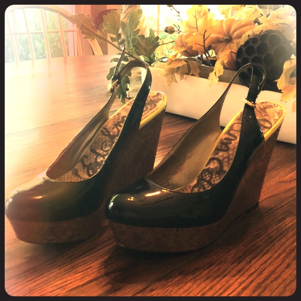 Sam Edelman patent leather blk wedges w yellow pop